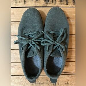 All birds, women’s sized 9. Lightly worn.